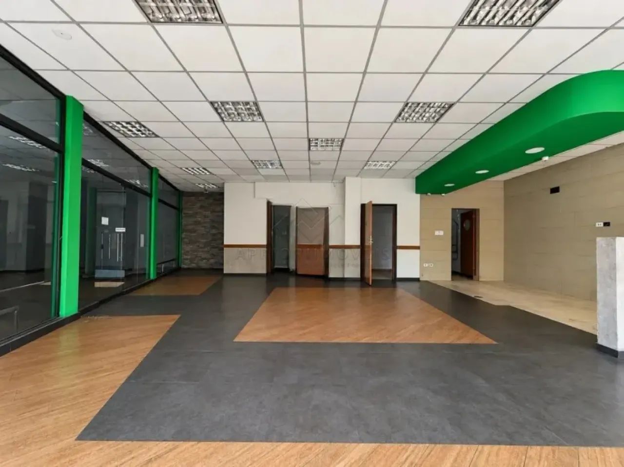 Salão Comercial para alugar, 100m² - Vila Assunção