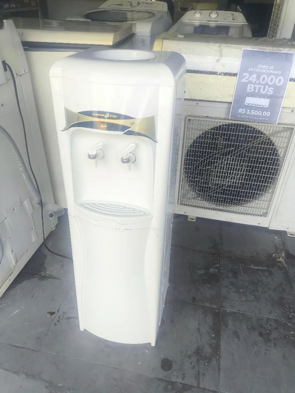 Vendo bebedouro de coluna funcionando perfeitamente 