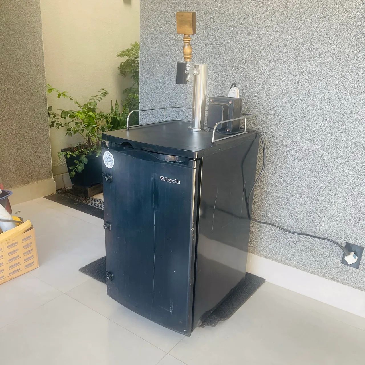 Chopeira  com barril de 50l cheio chopp puro malte e cilindro co2 lacrado  - Foto 2
