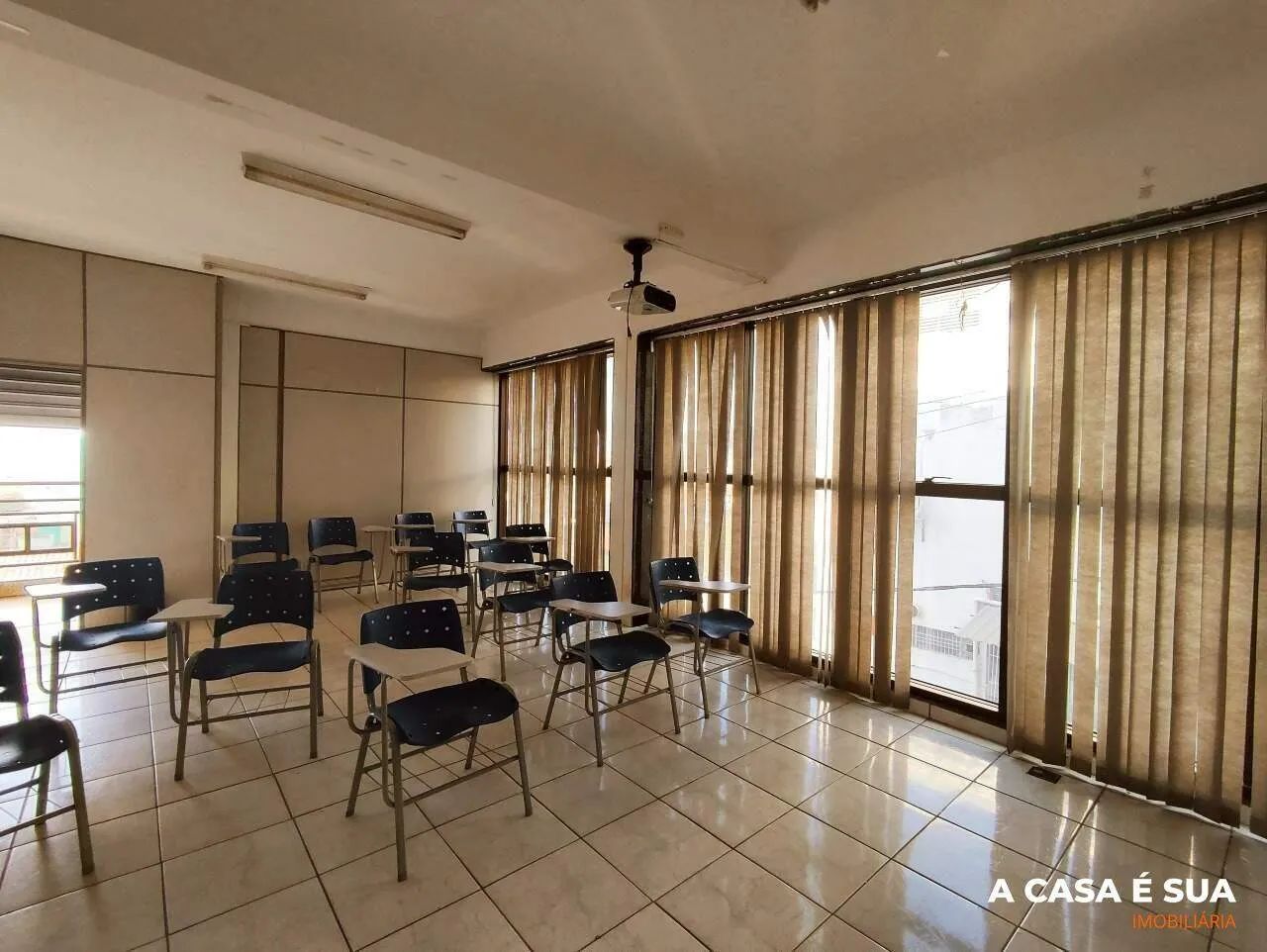 Andar corrido com aproximadamente 300m² em ótima localização próximo ao ponto comercial do - Foto 2