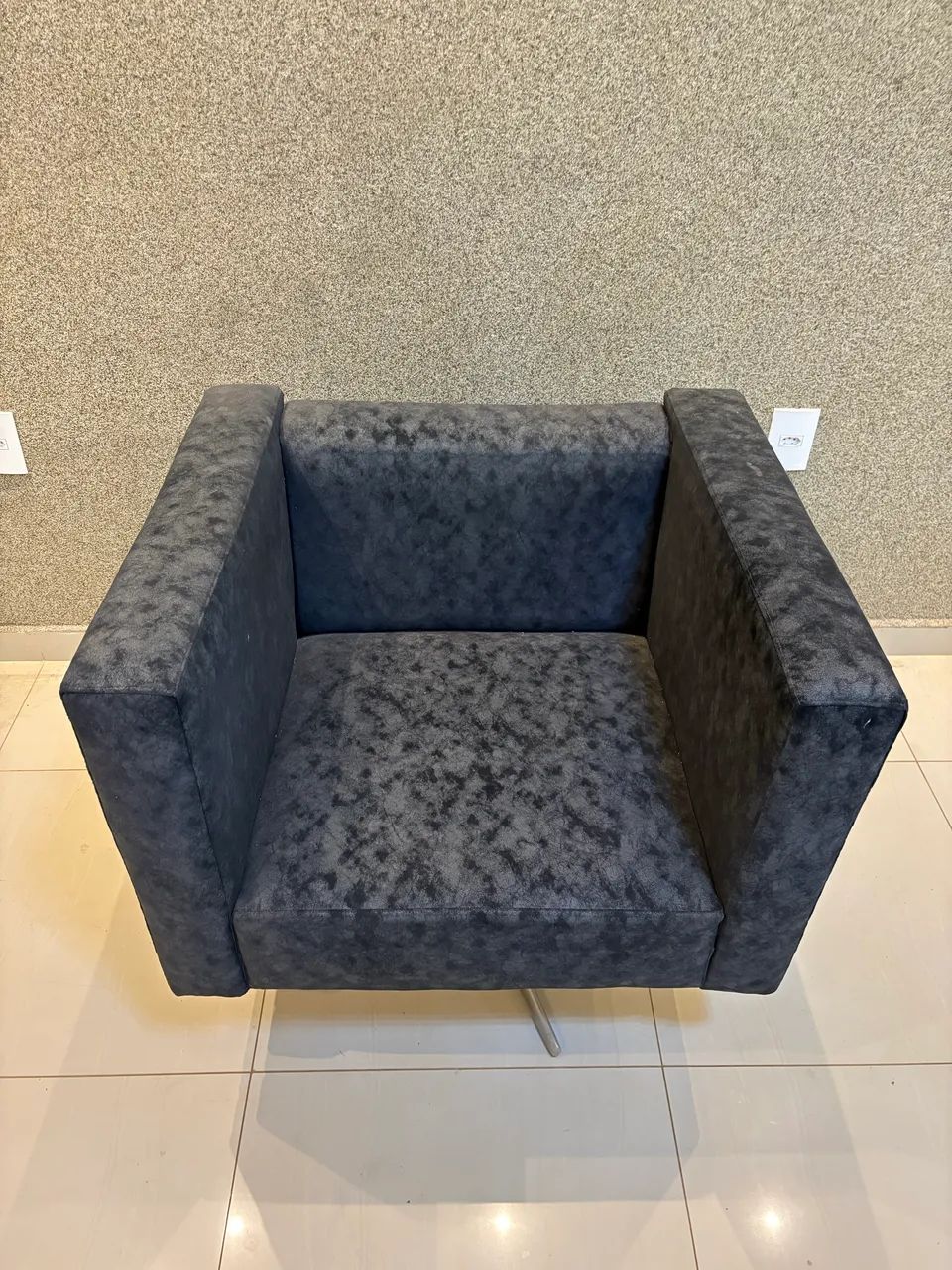 Poltrona Giratória Preta em Suede - Nova / Impecável - Foto 4