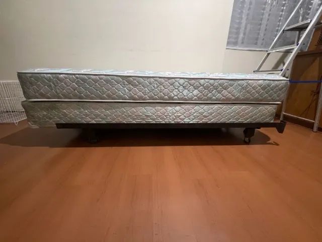Duas camas de solteiro (colchão + estrado) - Foto 3