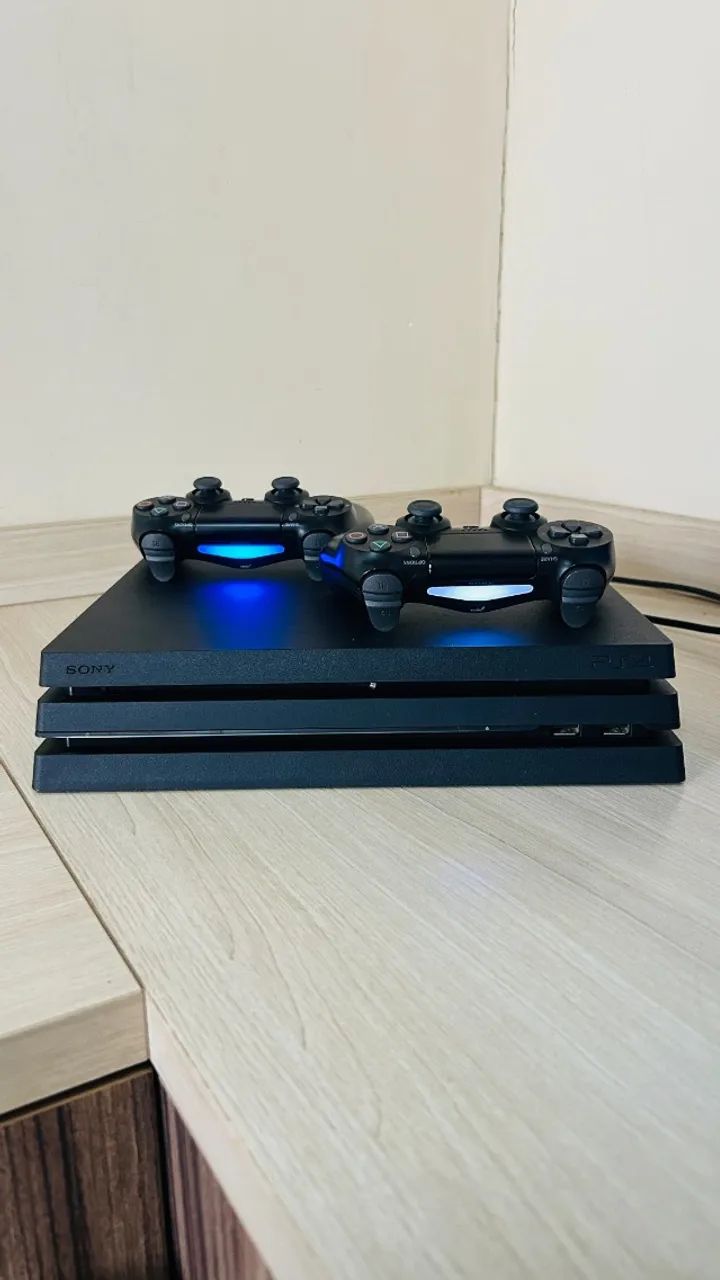 PS4 Pro 1Terabyte + 2 Controles Dualshock 4 - Foto 2