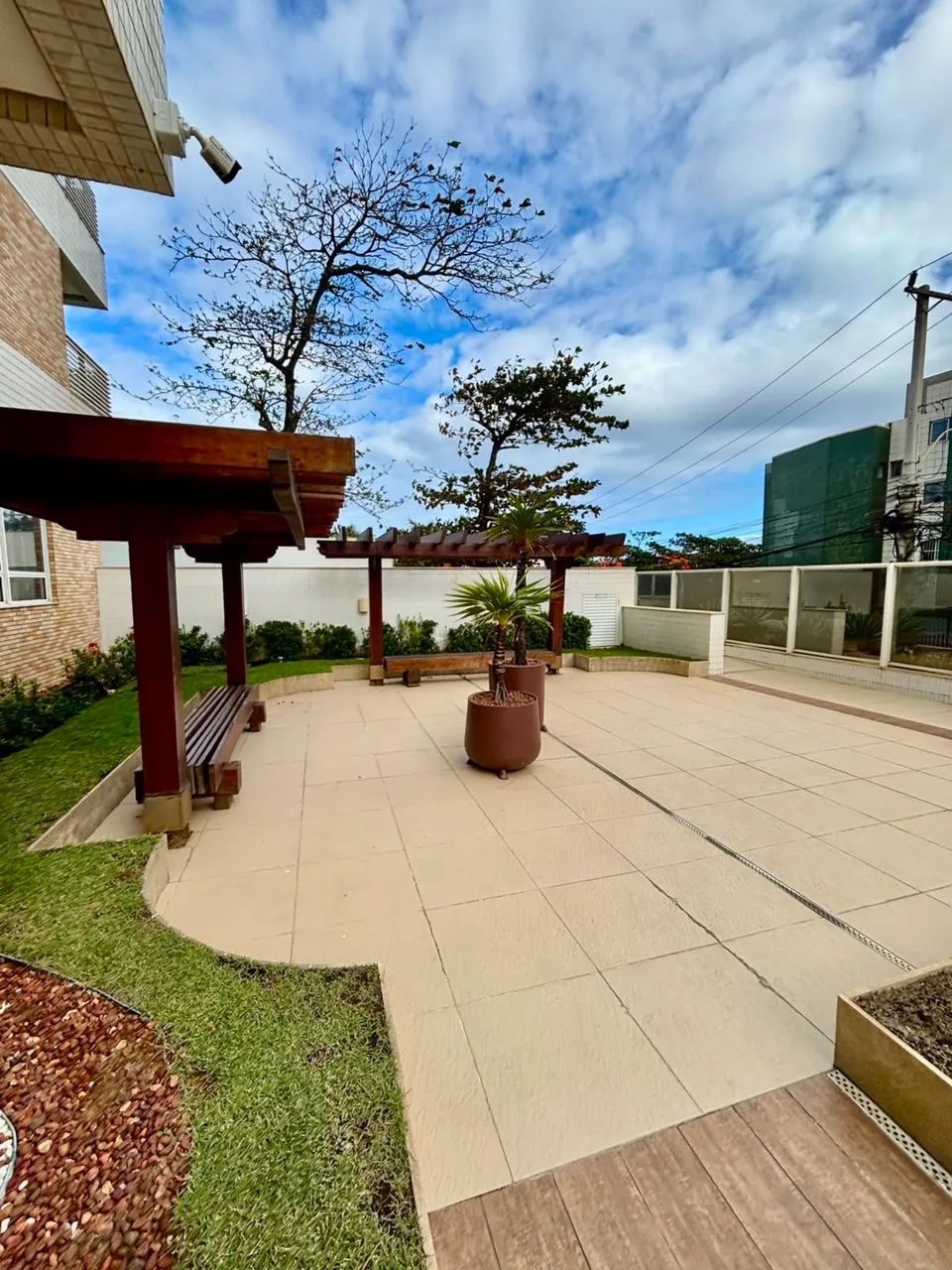 APARTAMENTO 2/4 COM SUÍTE E VARANDA MOBILIADO LUXO NO COSTA AZUL EDIFÍCIO MIRAMAR  - Foto 3