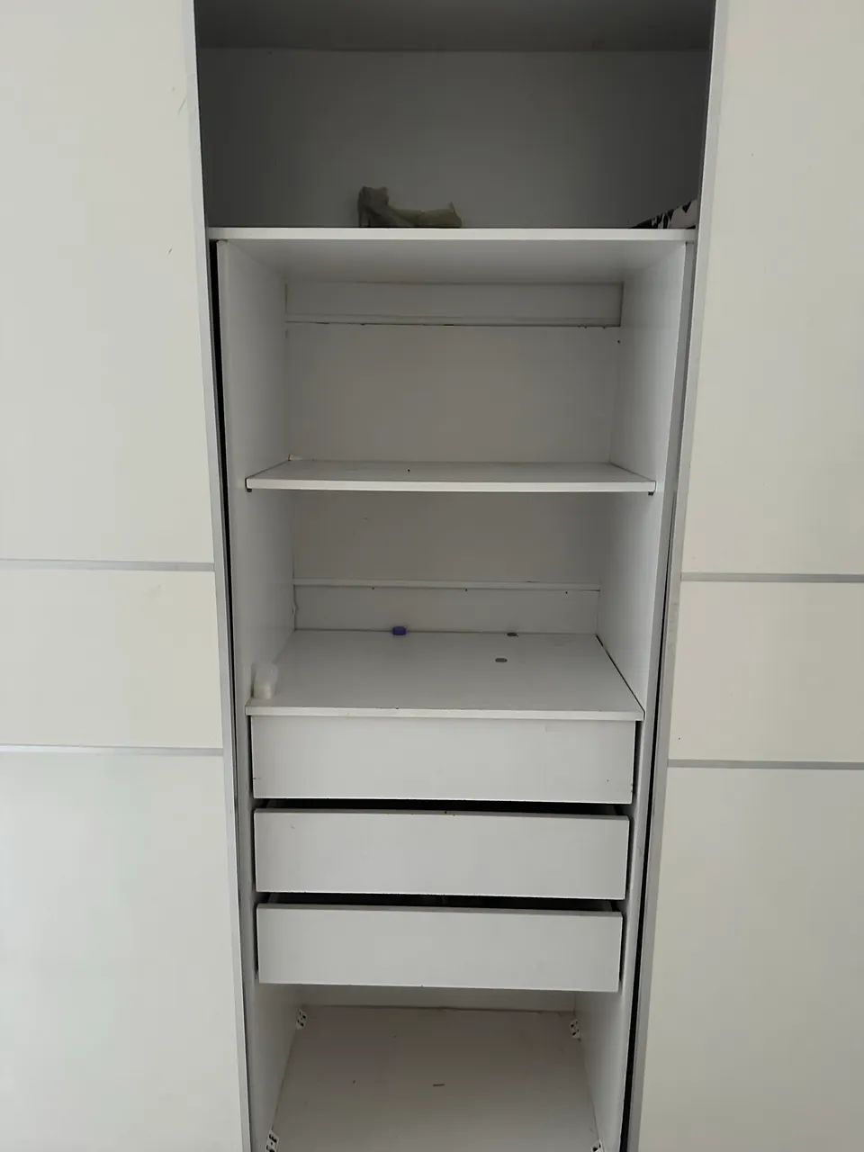 Guarda roupa para doação 
