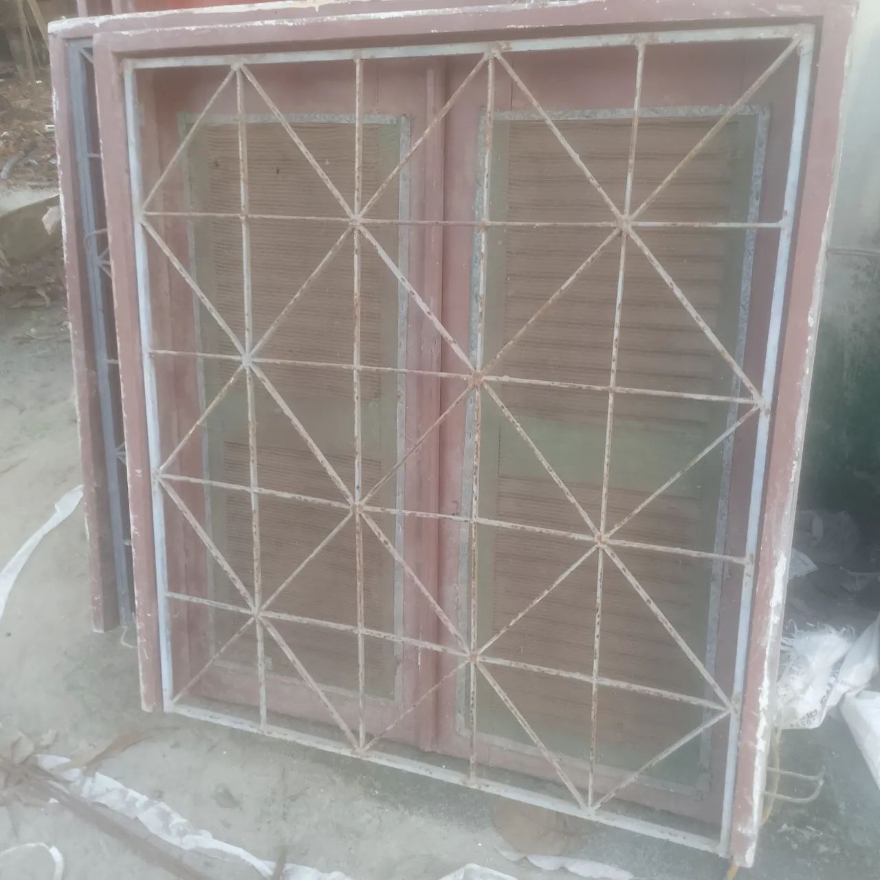 Vende-se janela com grade - Foto 2