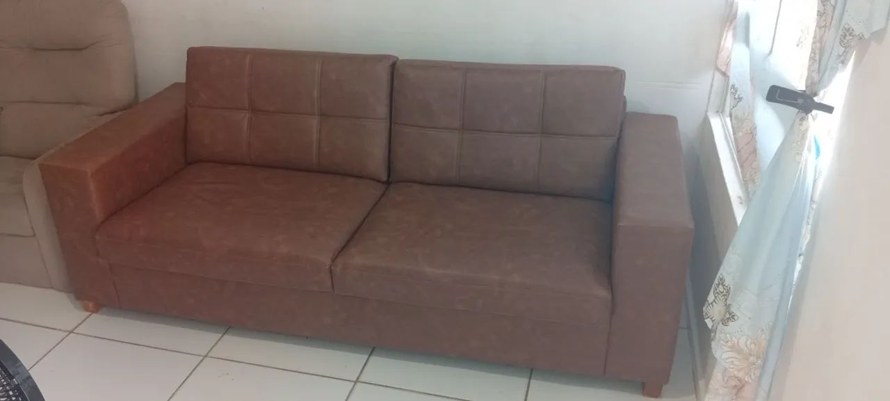 Sofá couro  novo 