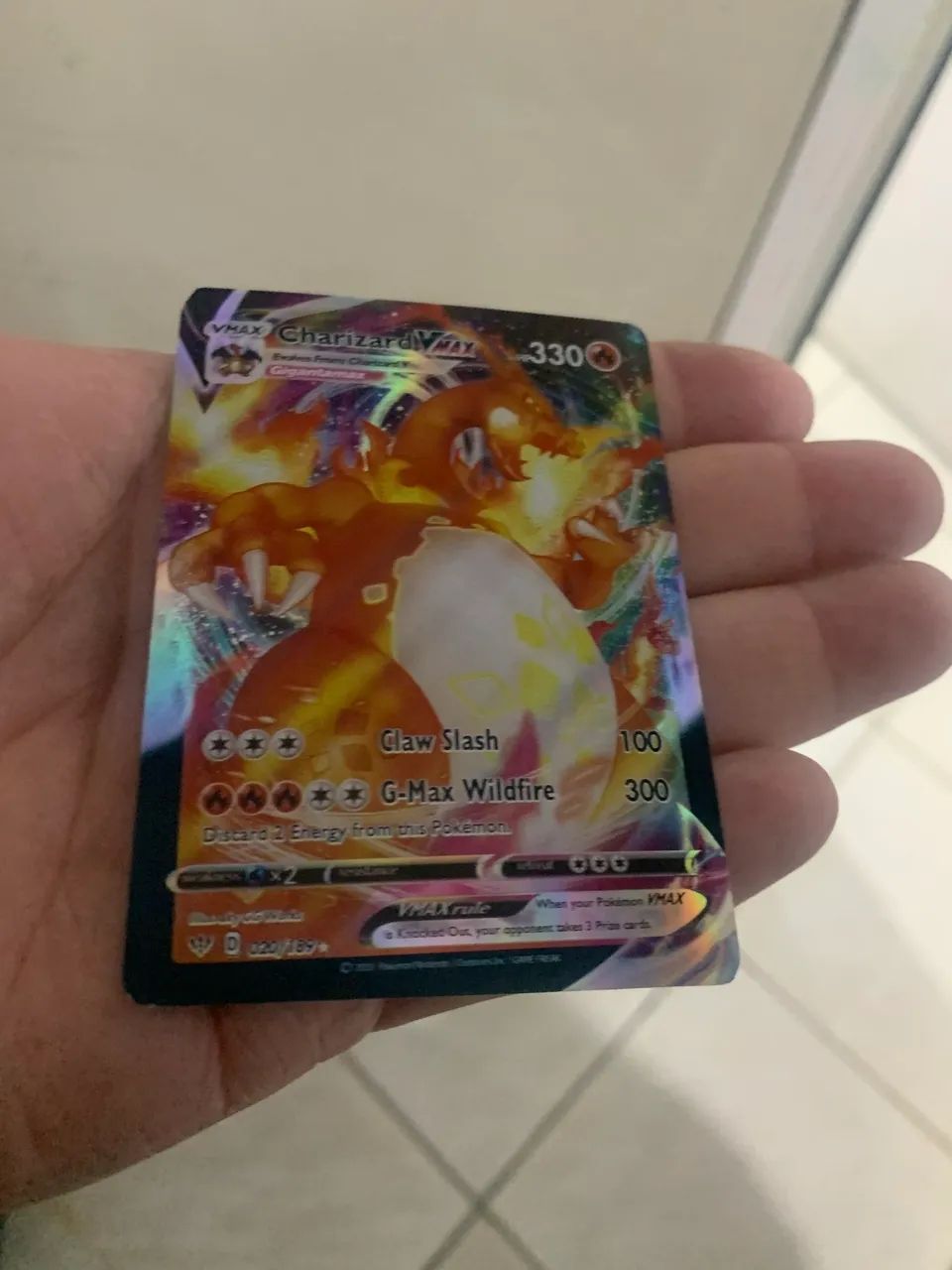 Carta TCG Pokémon charizard Giganta MAX  - Foto 3