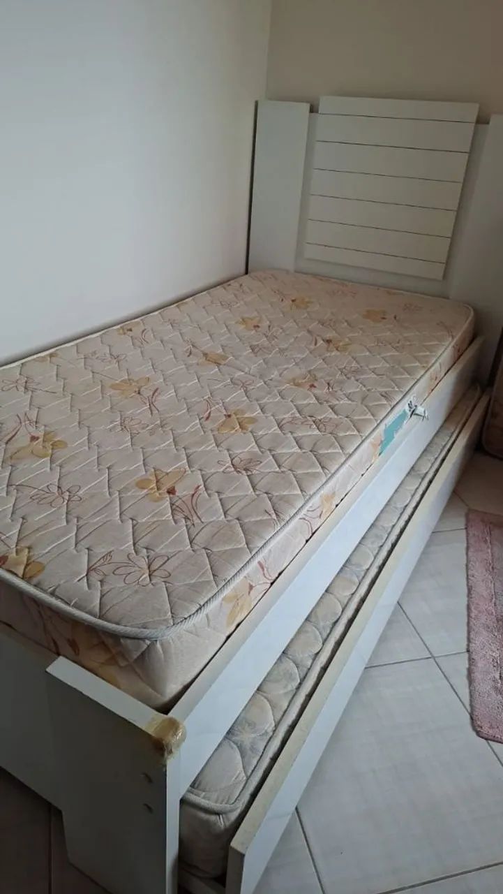 Cama solteiro com cama auxiliar