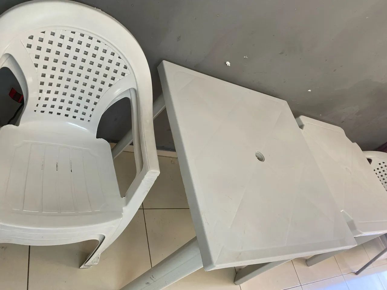 2 mesas de plástico  - Foto 2