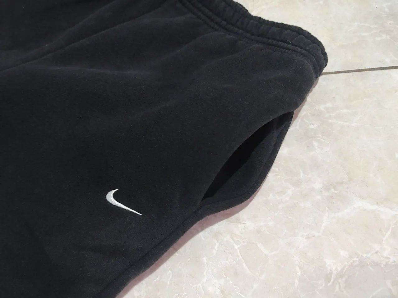 Calça moletom preta Nike P - Foto 2