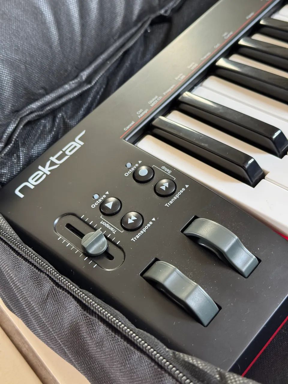 Teclado Controlador Nektar SE61 - Foto 2