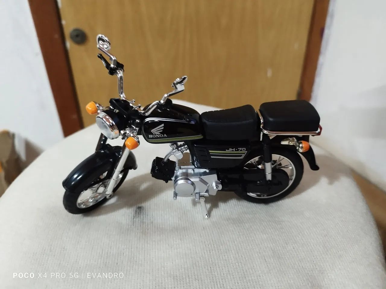 Motocicleta escala 1:12 - Foto 2