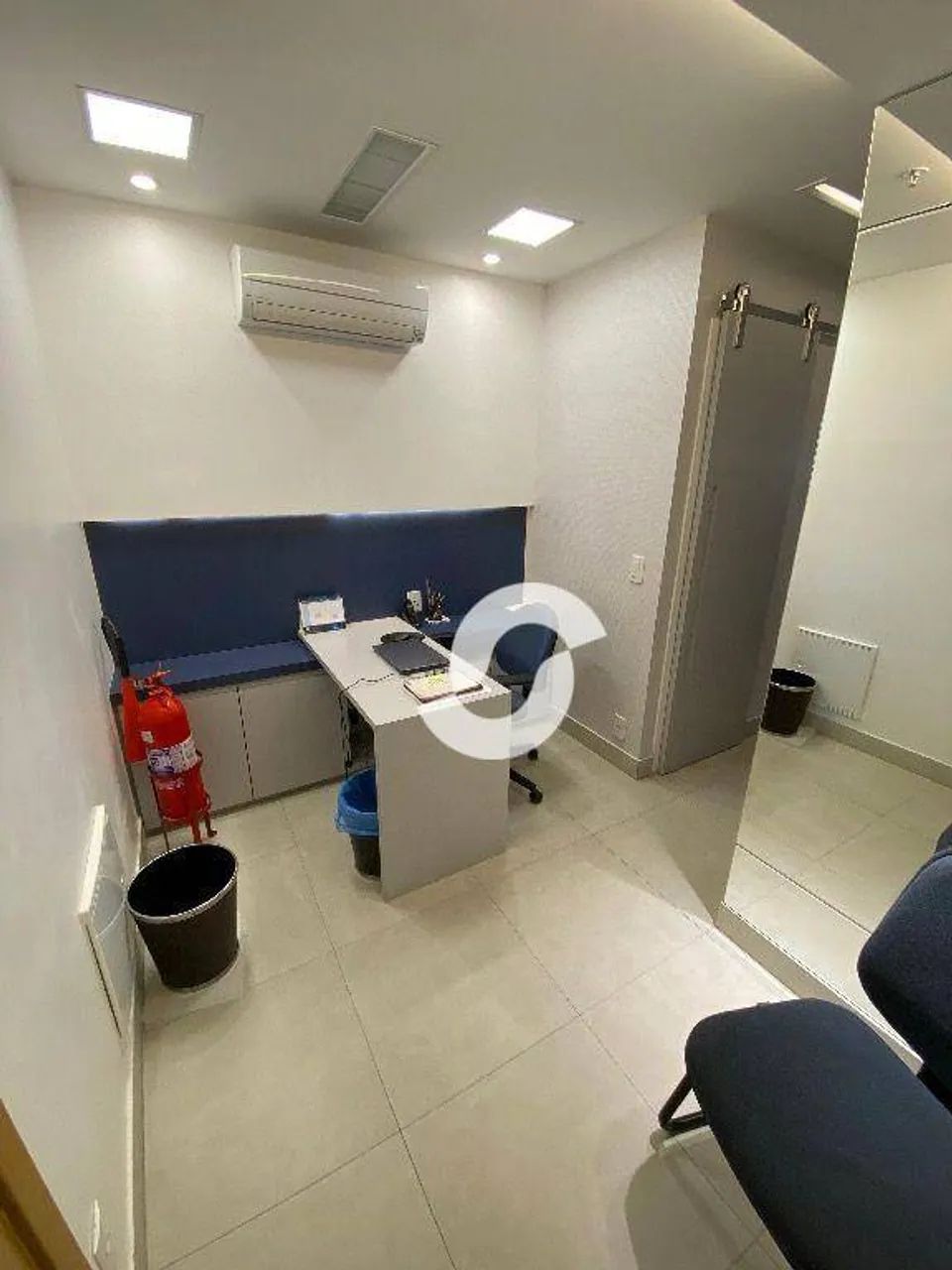 SALA COMERCIAL c/ vidro acústico, prédio comercial novo e com excelente estrutura com sala - Foto 3