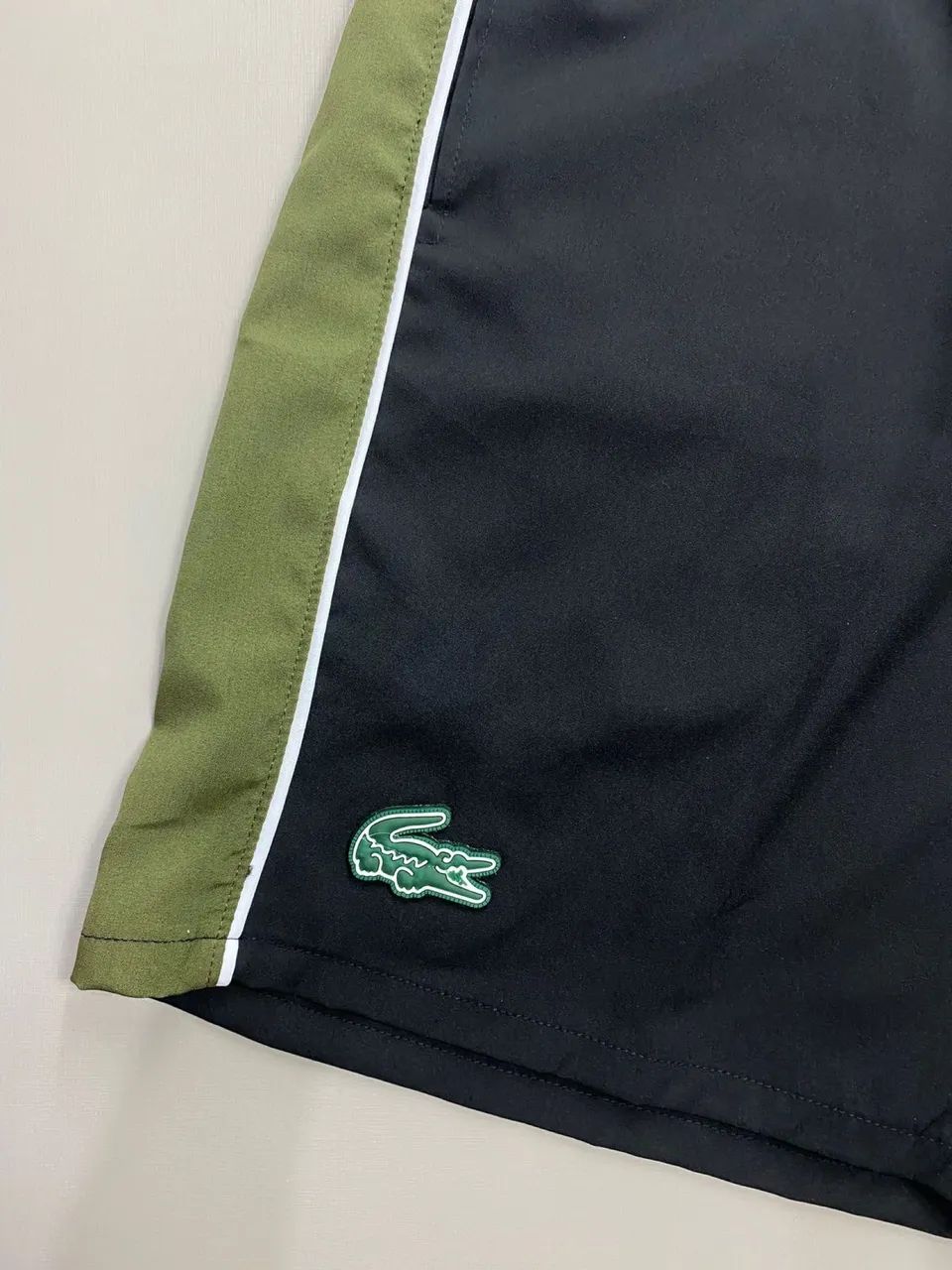 Bermuda Tactel Preta/Verde  - Foto 3