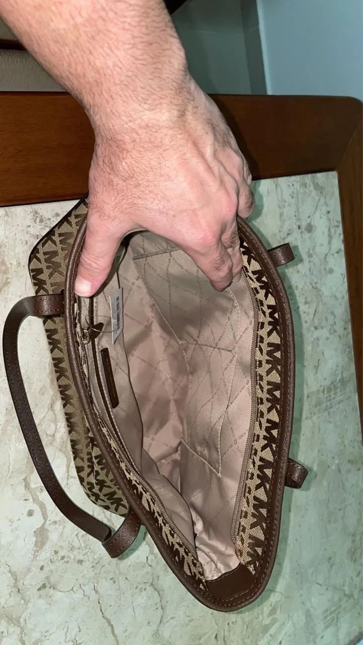 Bolsa Michael Kors NOVA e  ORIGINAL - Estilo e Sofisticação - Foto 4