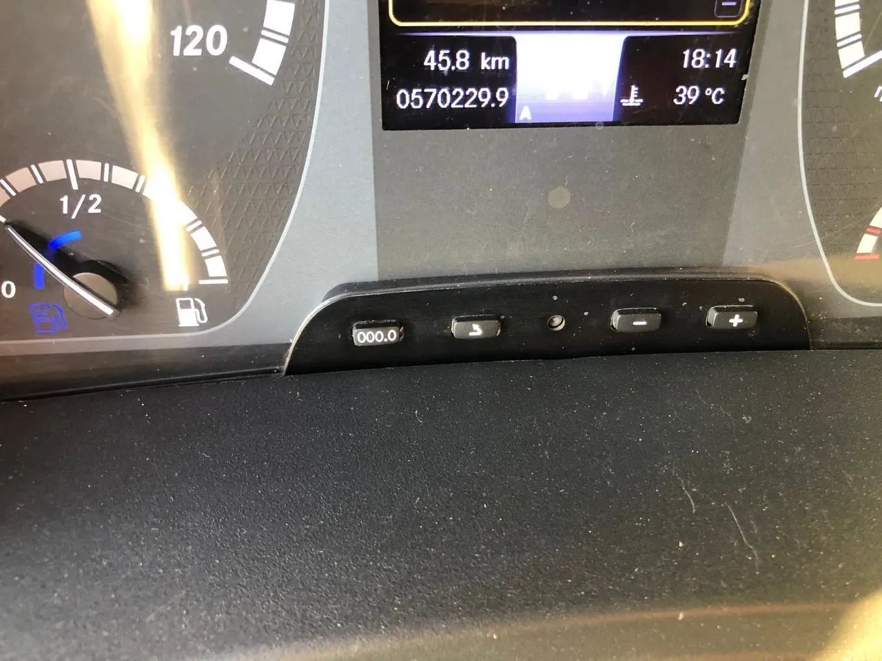 M. Benz Axor 2041 2019 impecável  - Foto 6