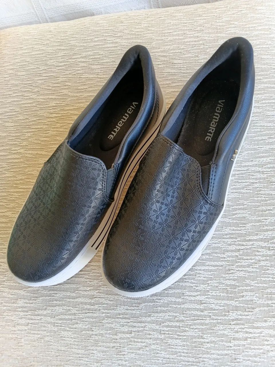 Tênis Preto marca Via Marte