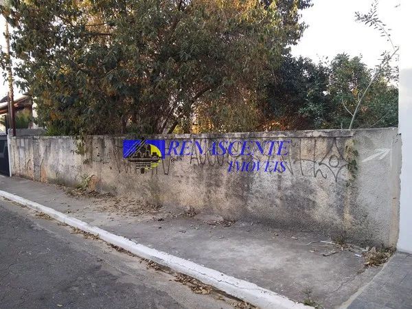 Bom terreno em região estritamente residencial.