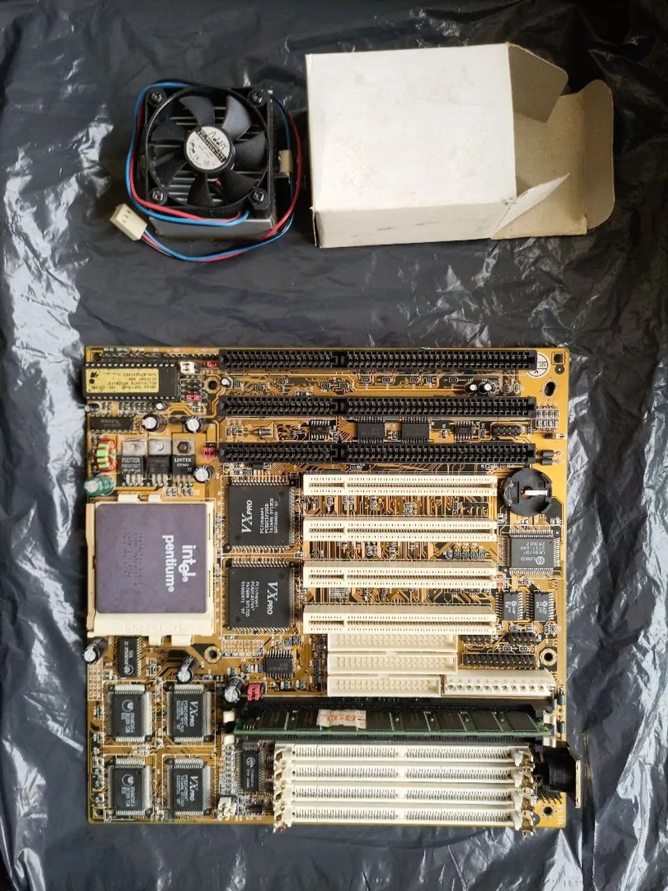 Placa mãe antiga TX Pro socket 7 P133 ISA - Foto 2
