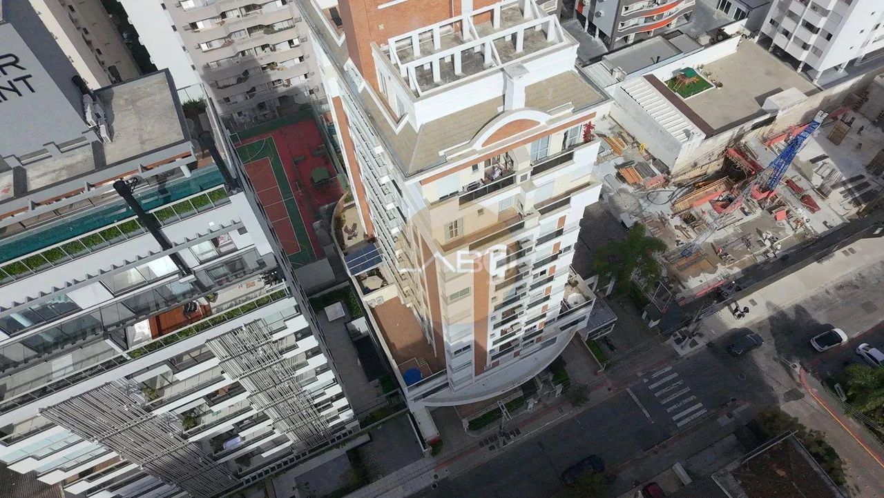 Apartamento à Venda no Centro de Florianópolis | 3 Dormitórios | Próximo ao Hippo | 2 Vaga