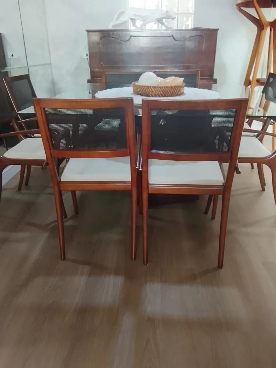 Vende-se Mesa De Jantar Em Madeira Maciça. - Foto 5