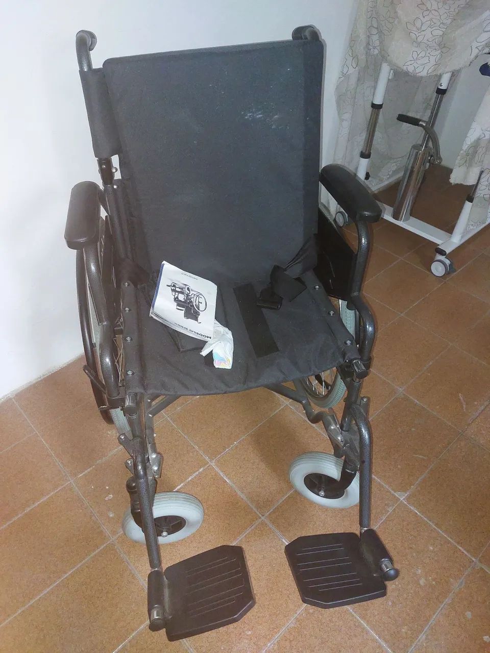 Cadeira de rodas DELLAMED - Foto 2