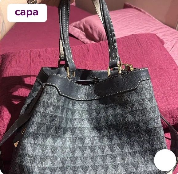 Bolsa Schutz triangle preta  em ótimo estado 