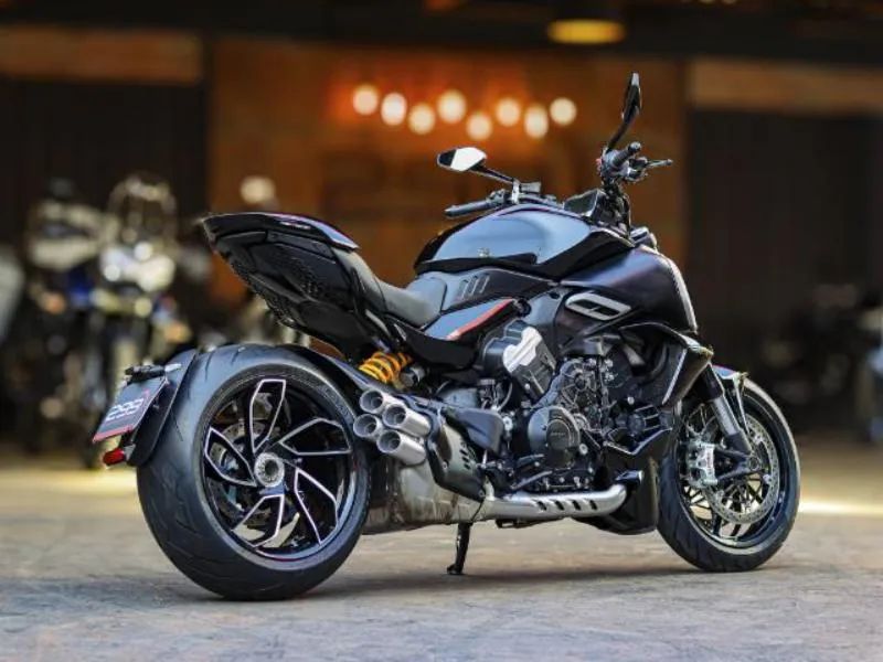 DUCATI DIAVEL V4 - Foto 3