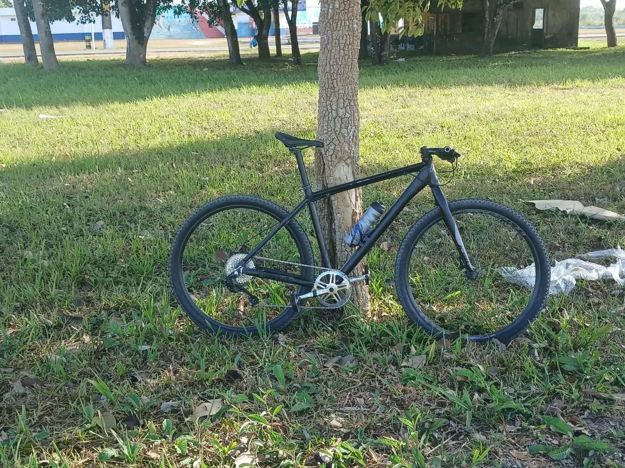 Bicicleta aro 29 c/ k7 e freio hidráulico 