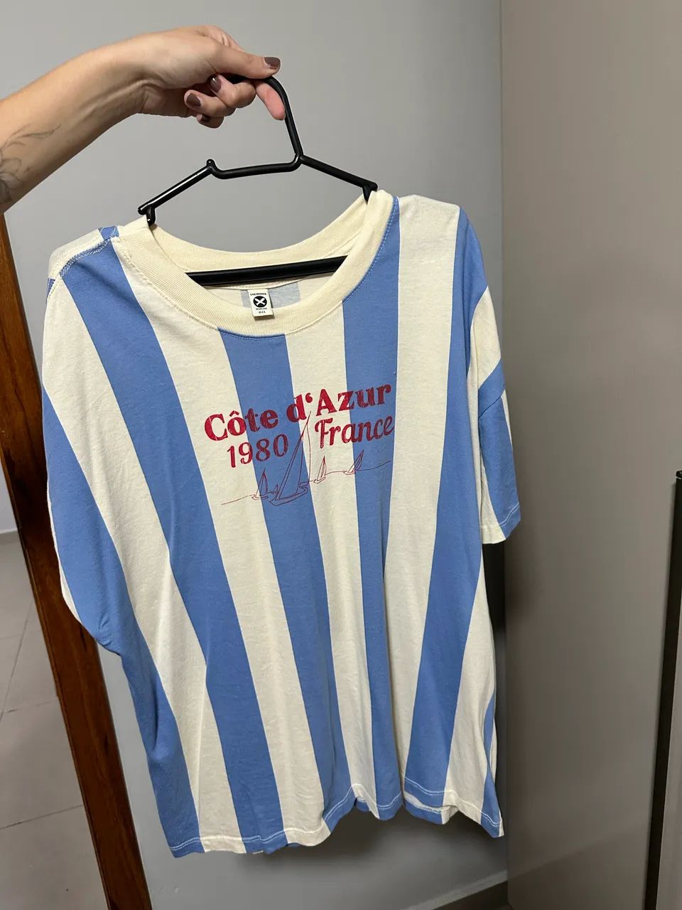 Camiseta Hering feminina, listrada azul e branca - Foto 3