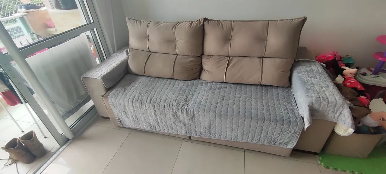Sofá em Chease semi novo - Foto 2