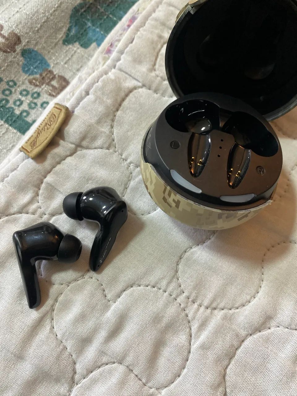 Fones de Ouvido Camuflado e preto -  novos  - Foto 3