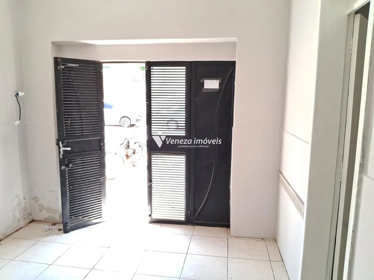 CASA COMERCIAL COM 06 SALAS E ESTACIONAMENTO NO CENTRO PARA VENDA - Foto 3