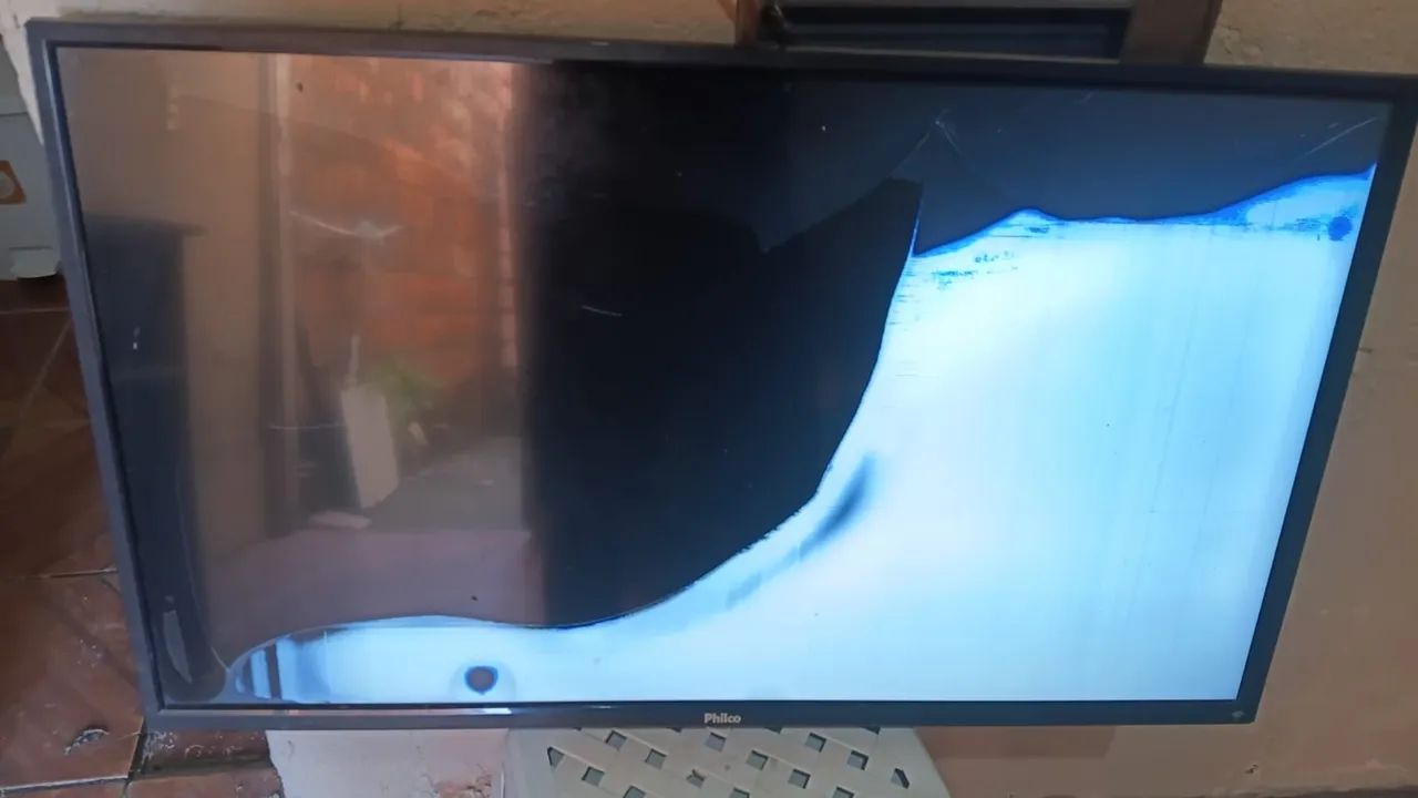 2 tvs 32 polegadas pra retirada de peças  - Foto 4