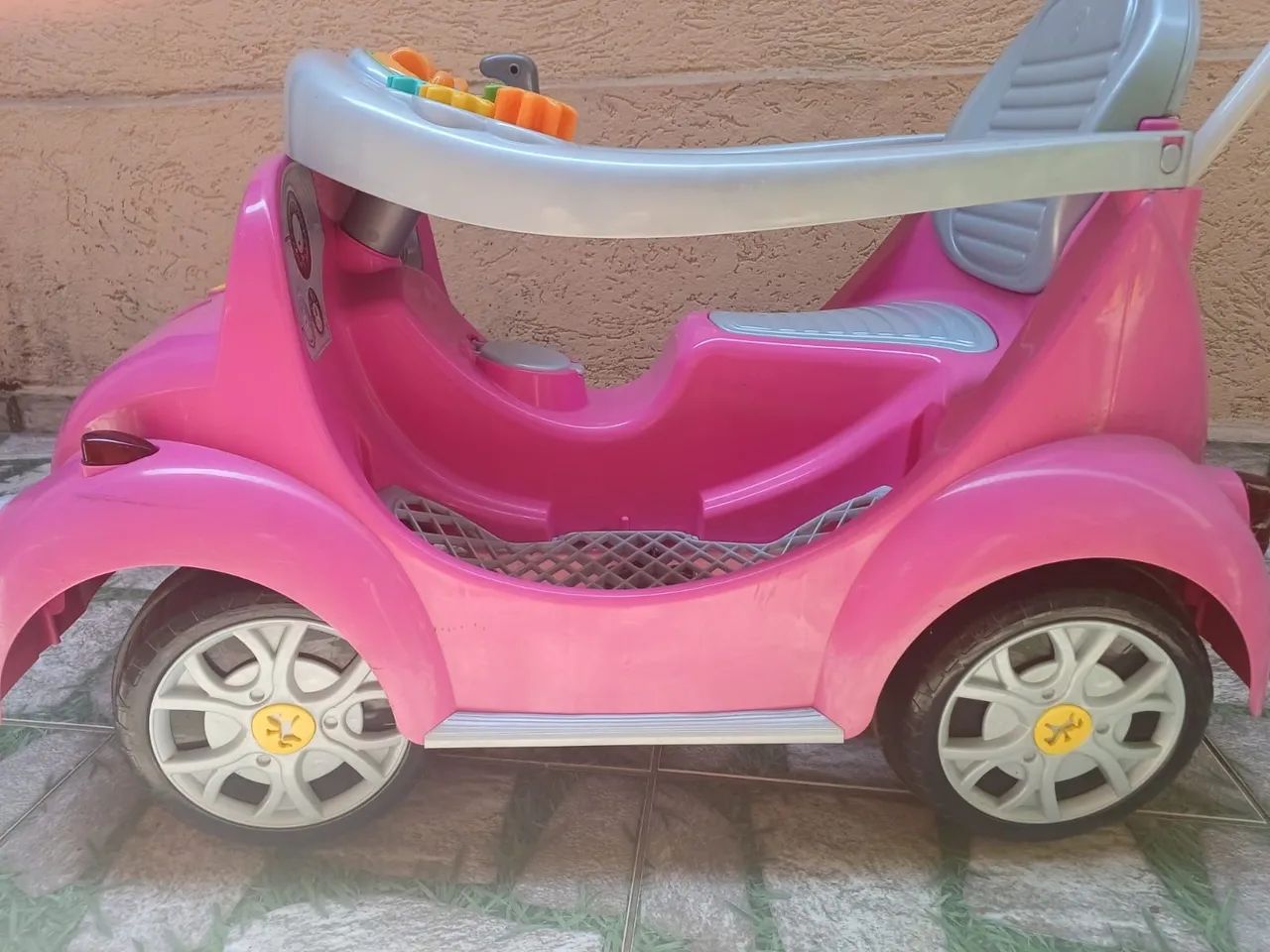 Carrinho de passeio fusca rosa - Foto 4