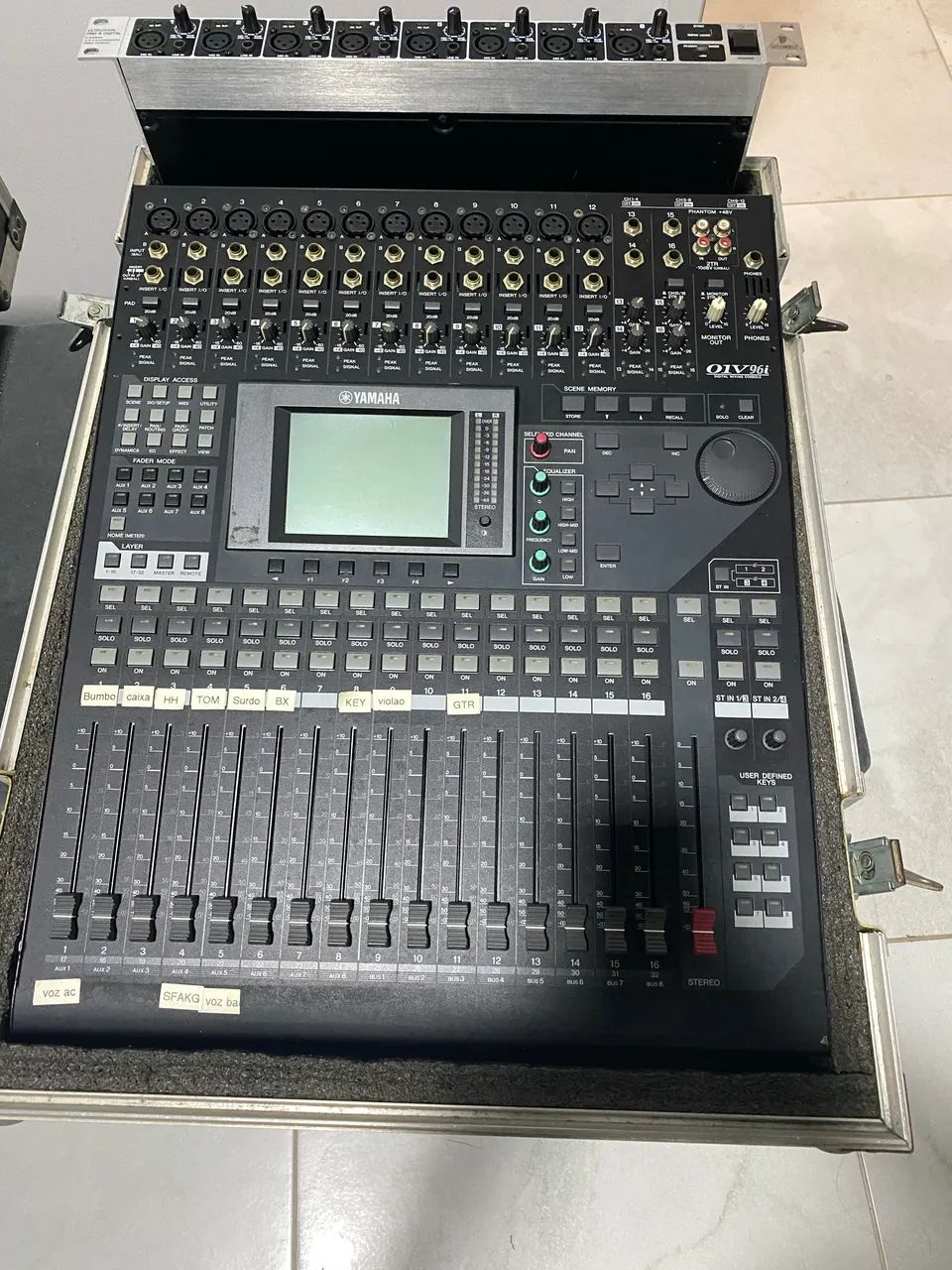 Mesa de Som Yamaha 01V i + Case e ADA - Foto 5