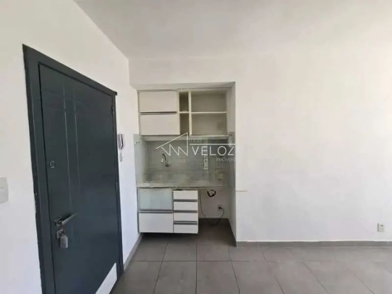 Kitnet/Conjugado : / Residencial / Laranjeiras