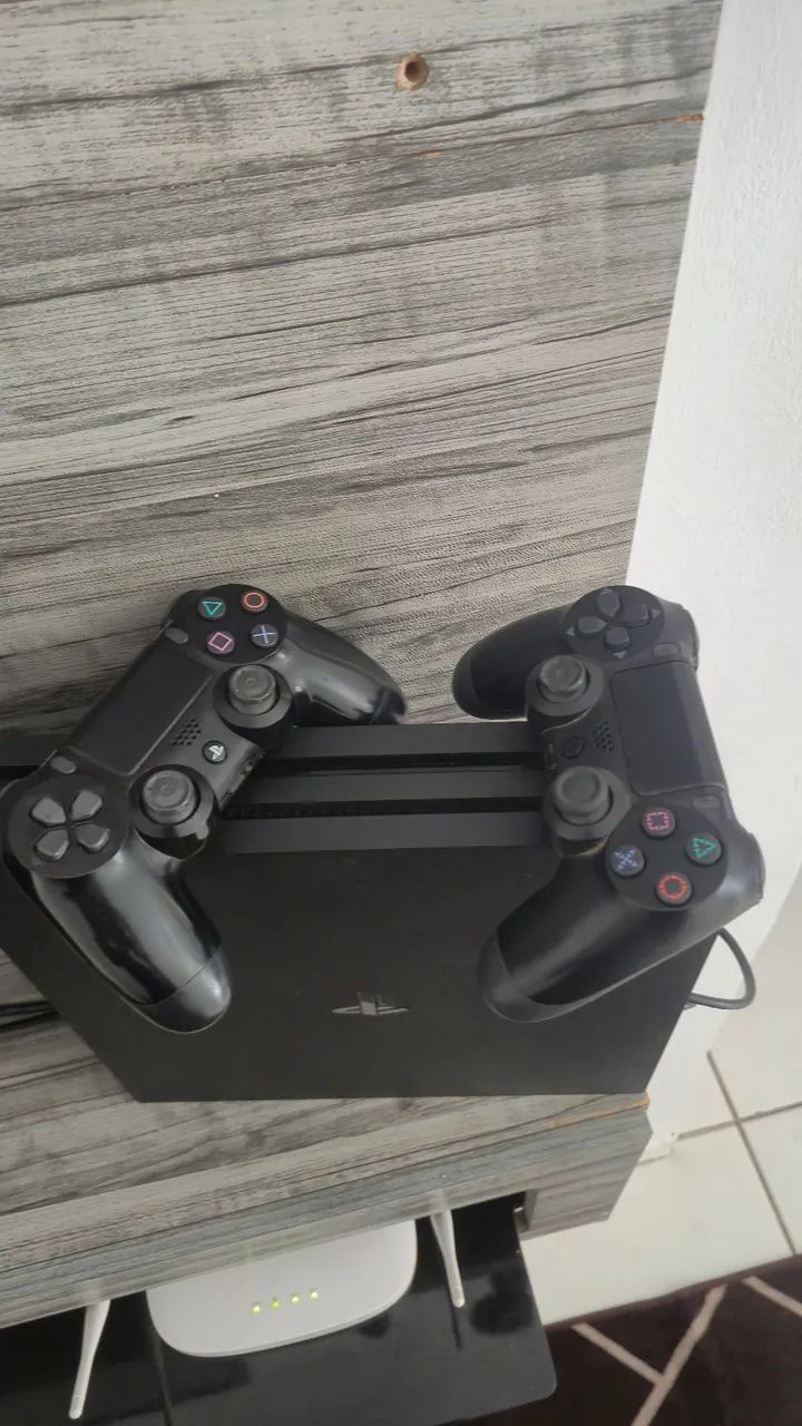 Ps4 pro 1 tera com 2 controles  - Foto 2