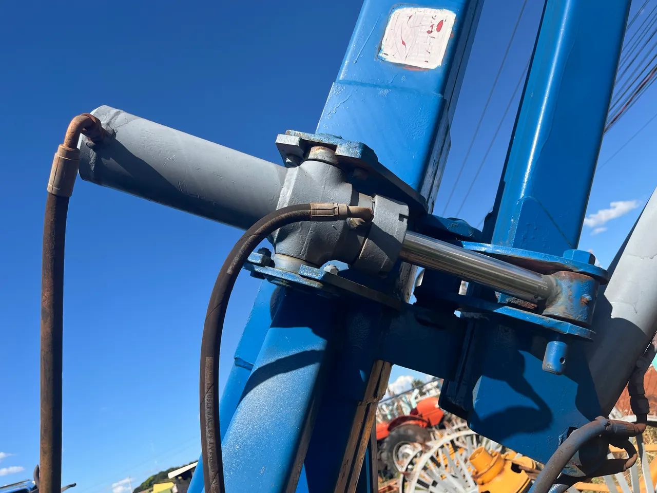 Guincho/ pega bag roda louca traseiro para trator 2.000 kg Tatu  - Foto 2