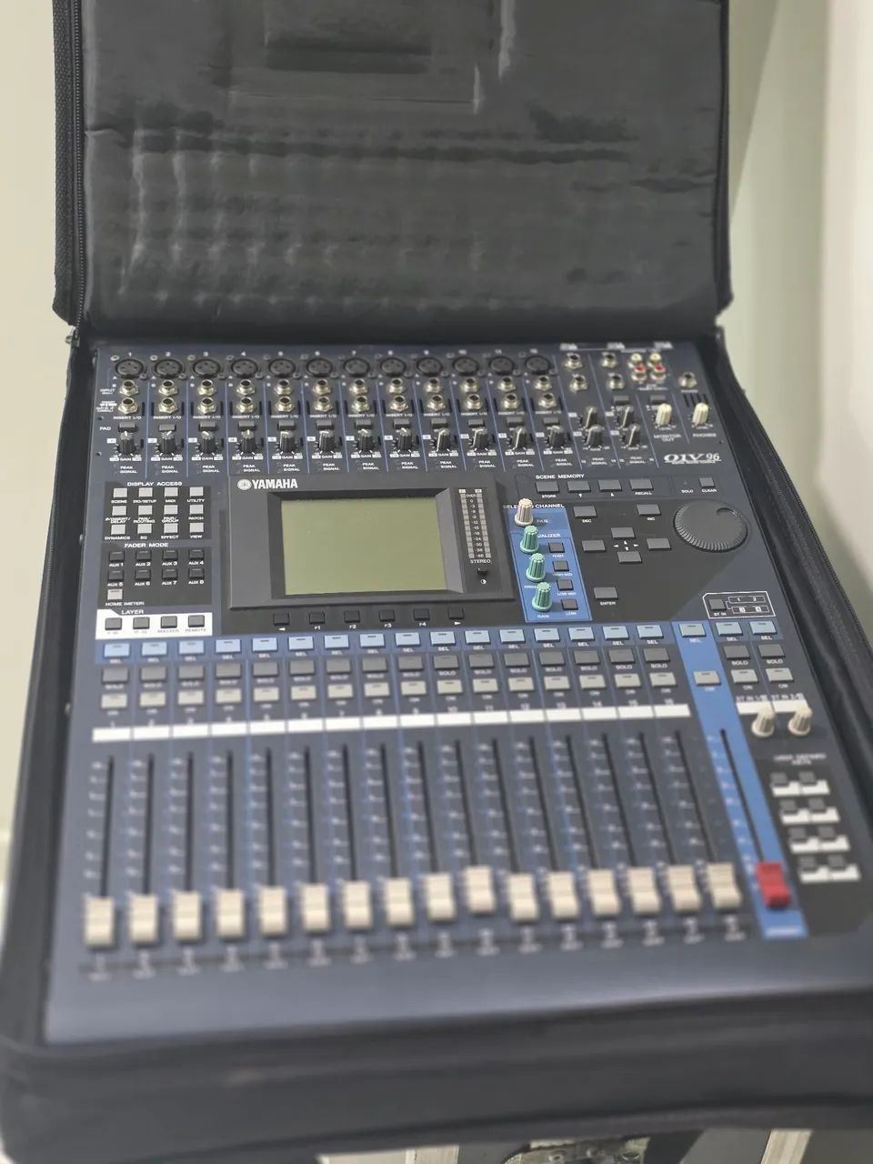 Mesa de som yamaha 01v96