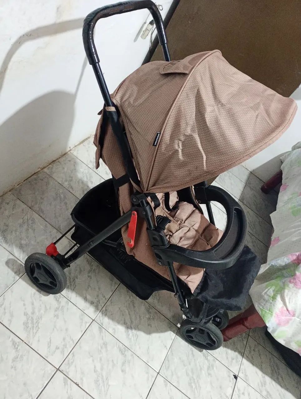 Carrinho com bebê conforto excelente  - Foto 3