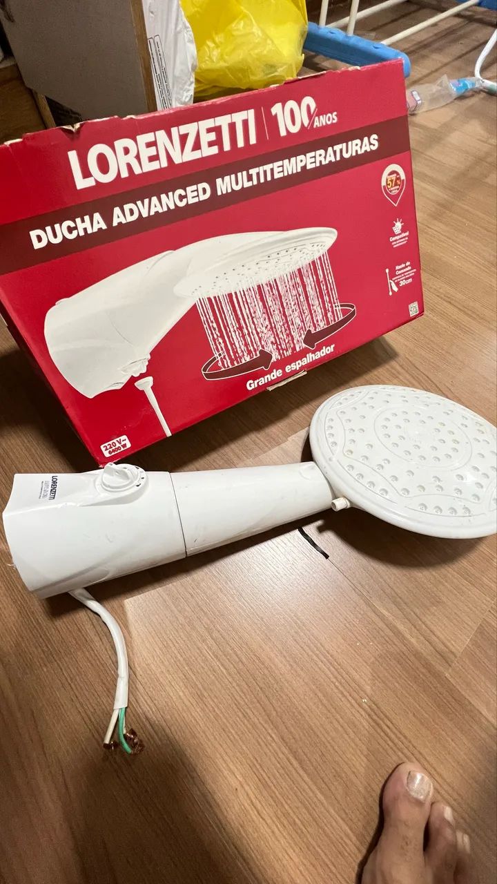 Chuveiro e modem 