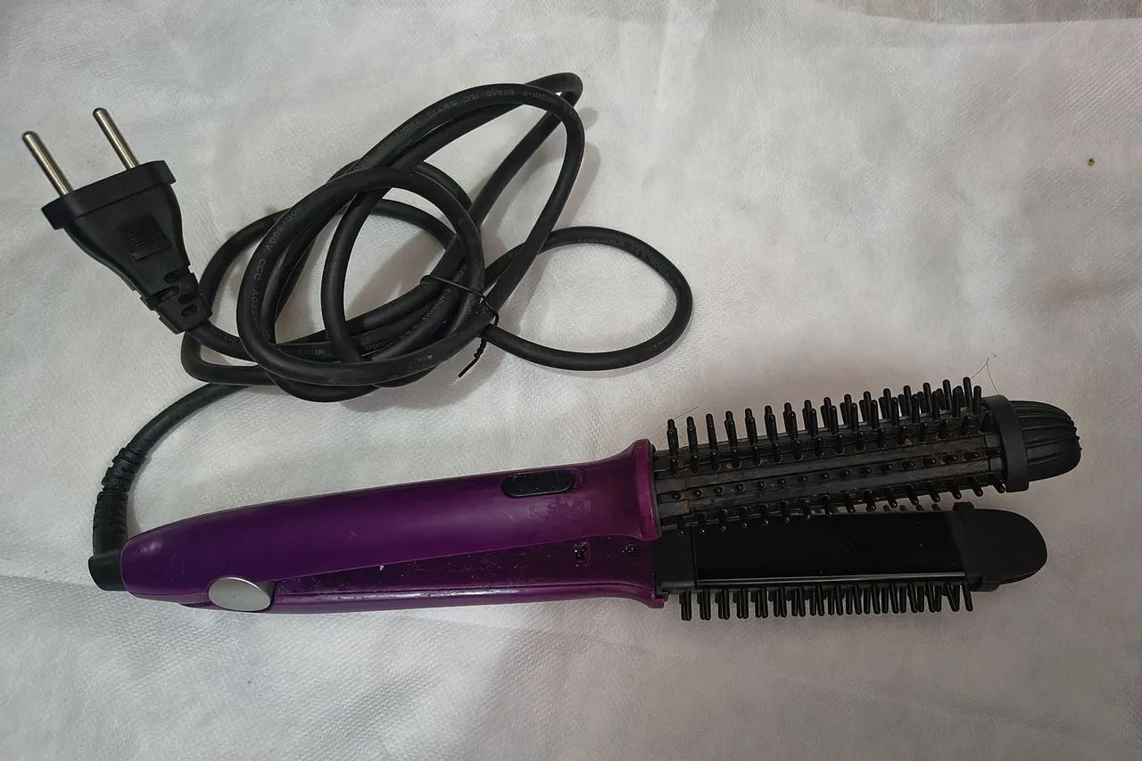 ESCOVA MODELADORA E ALISADORA (2 EM 1)