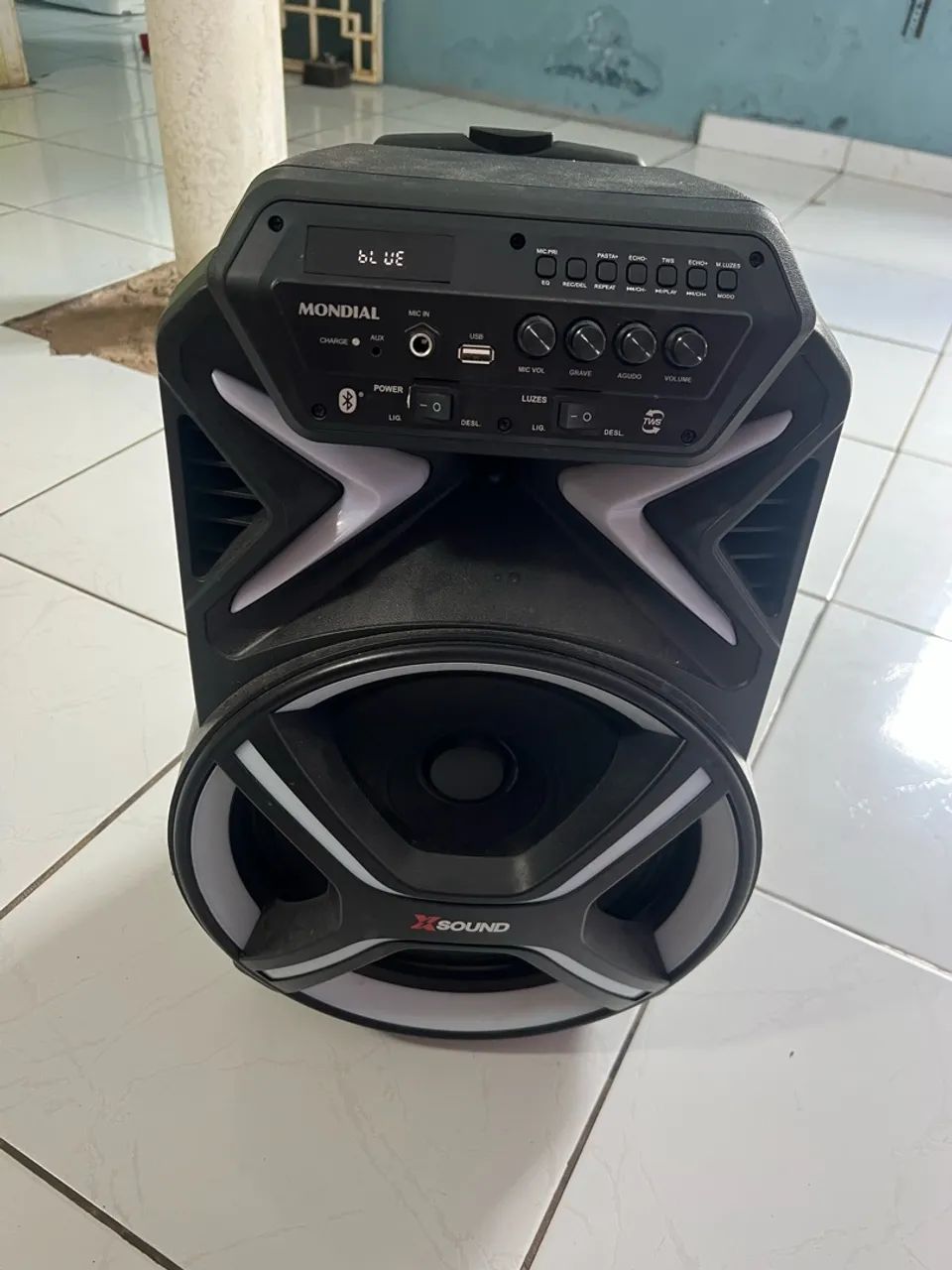 Caixa de som estilo JBL
