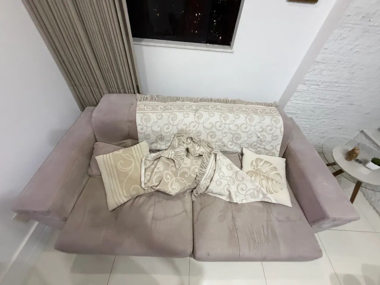 Sofá de dois lugares 