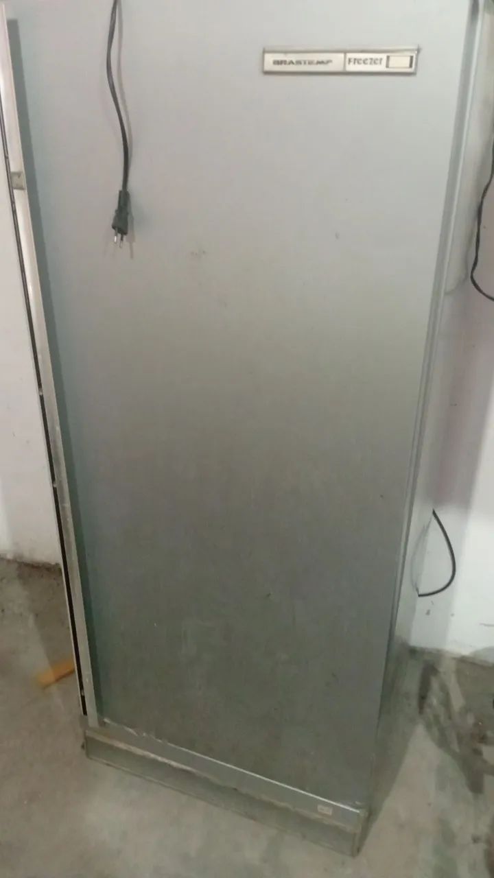 Vendo freezer com defeito