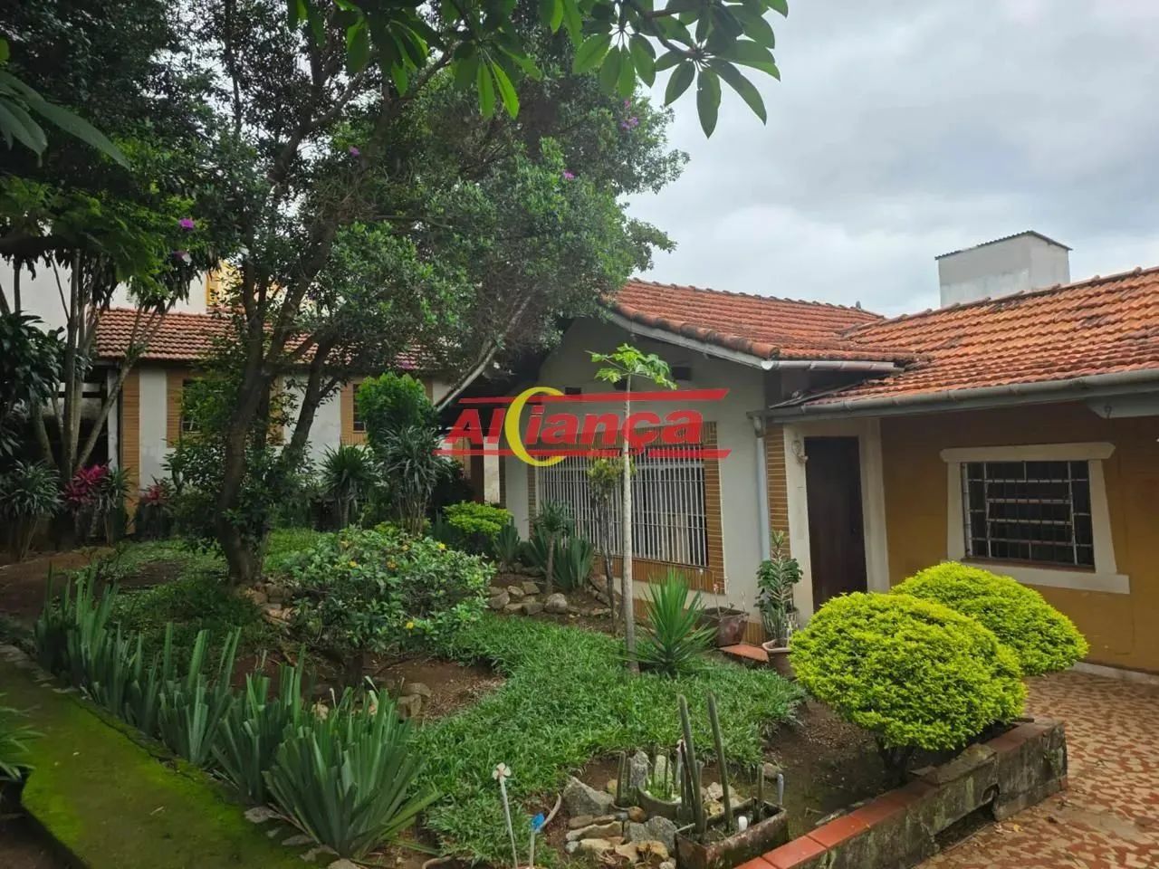 CASA TÉRREA COM 3 DORMITÓRIOS A VENDA (TERRENO 520 M²) - VALE DOS MACHADOS GUARULHOS - SP.