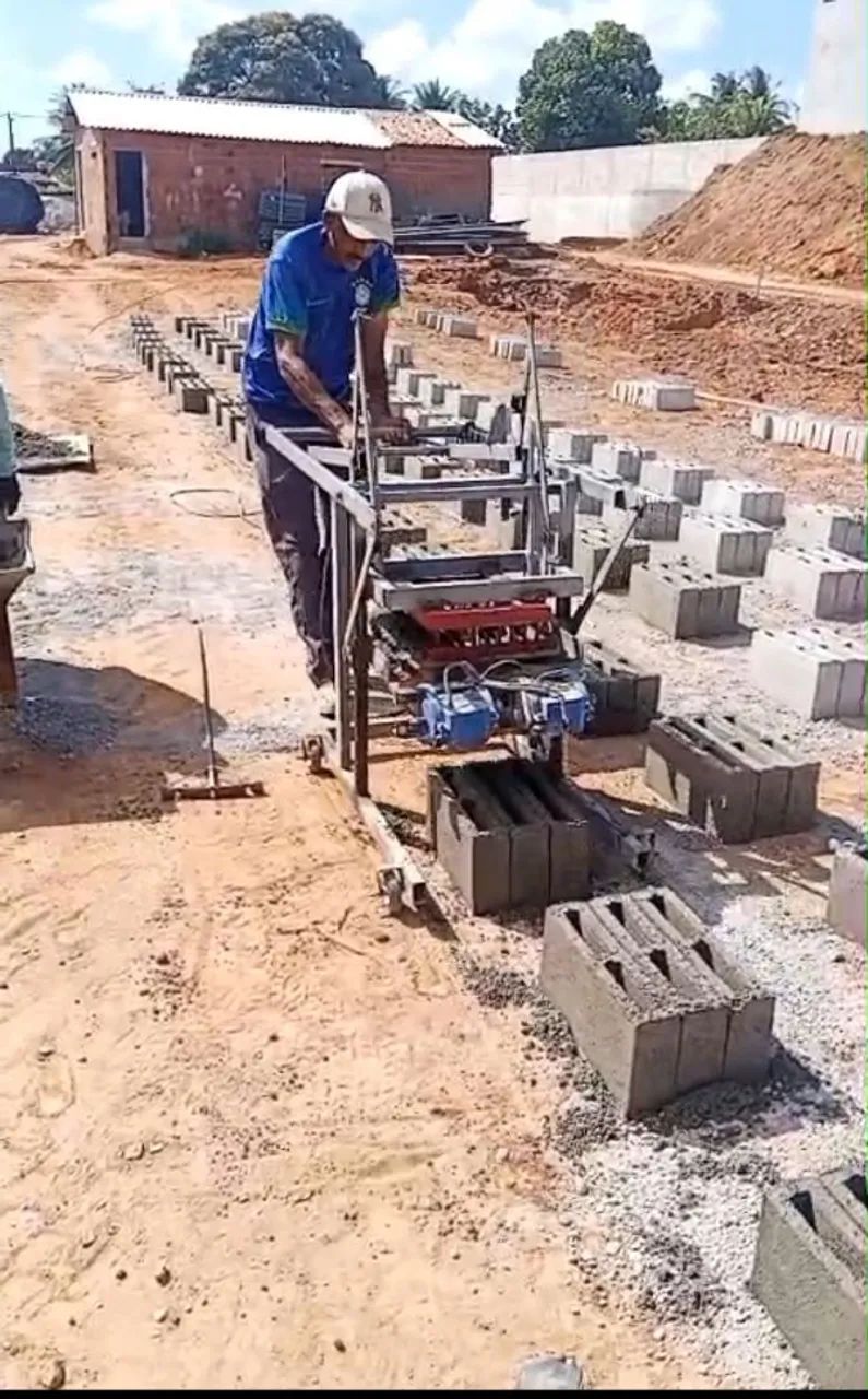 Máquina poedeira de blocos de concreto  - Foto 5