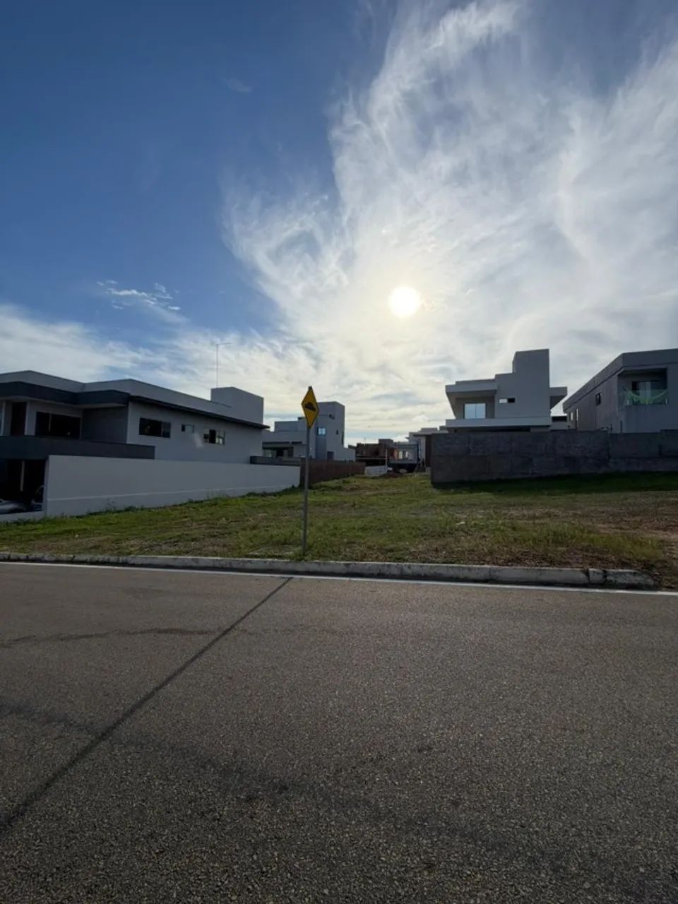 Condomínio Monte Carlo - Lote/Terreno de 300 m², lado sombra, escriturado por 309.999,00 - Foto 3